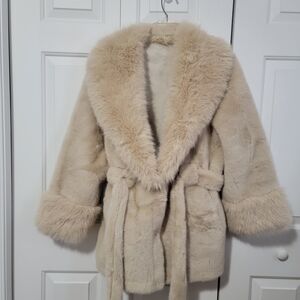 Luxurious Faux Fur Coat in Cream